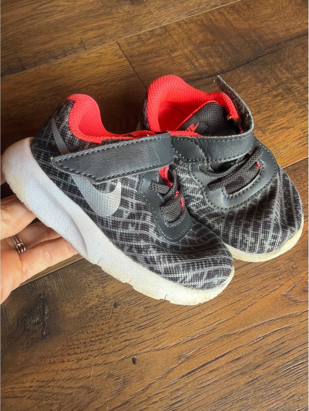 Nike Toddler Athletic Shoes Size 5C Black and Red